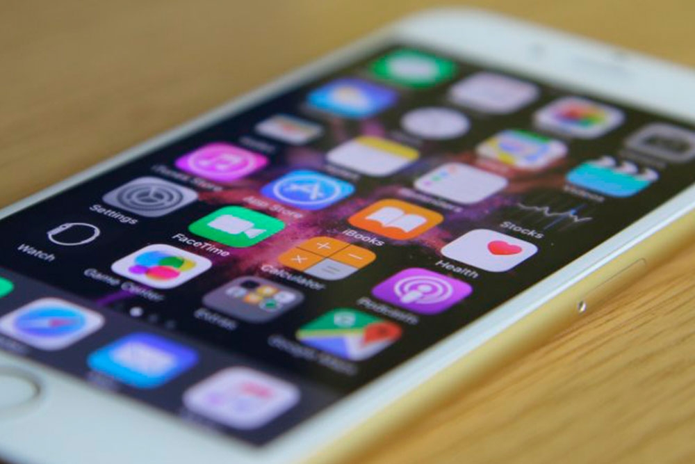 iPhone muda de horário e usuários acordam uma hora mais cedo