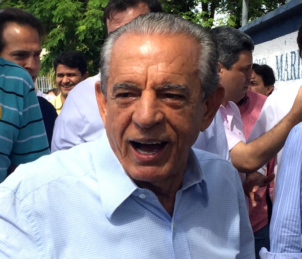 Iris Rezende deixa UTI, mas continua internado