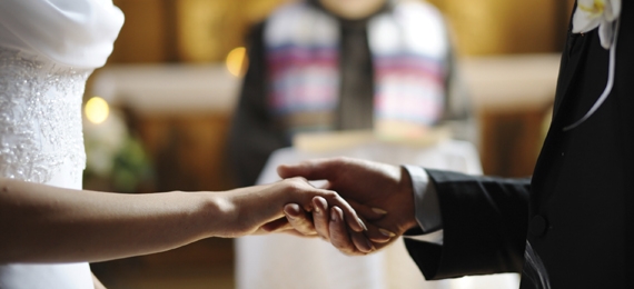 Celg é condenada a indenizar por falta de energia elétrica durante casamento