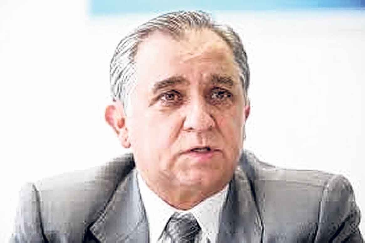Izalci lidera pesquisa para governo do DF