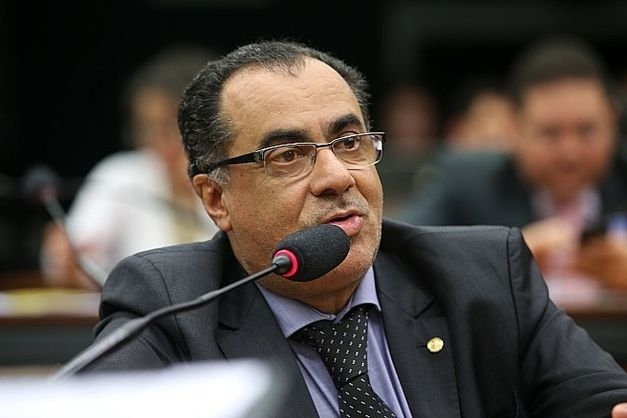 Câmara suspende salários e benefícios dos deputados Paulo Maluf e Celso Jacob