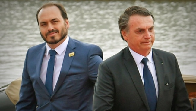 Pedido para apreensão dos celulares de Jair Bolsonaro e Carlos Bolsonaro é enviado à PGR