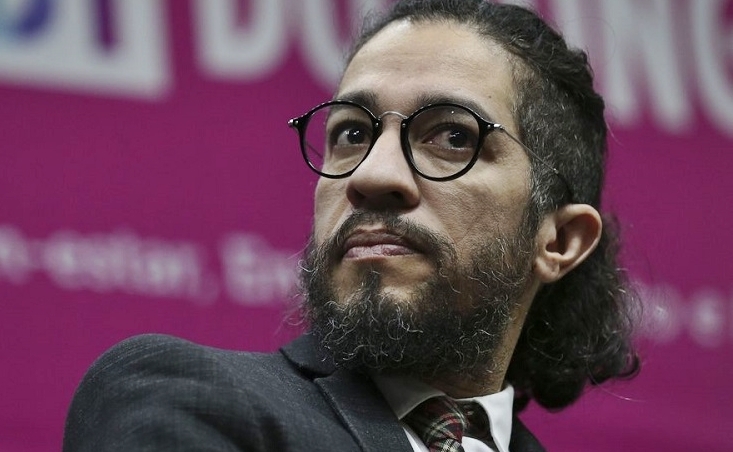 Jean Wyllys chama filho de Bolsonaro de "bicha travada num armário"