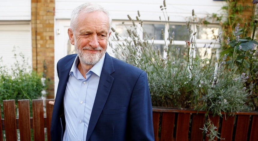 Brexit: Jeremy Corbyn prepara ofensiva para deter saída sem acordo