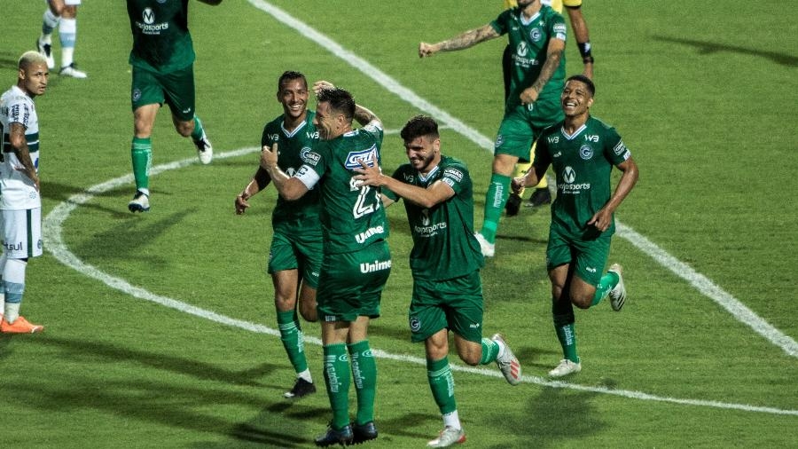 Goiás vence o Coritiba por 2 a 1, e aumenta as chances de permanecer na Série A