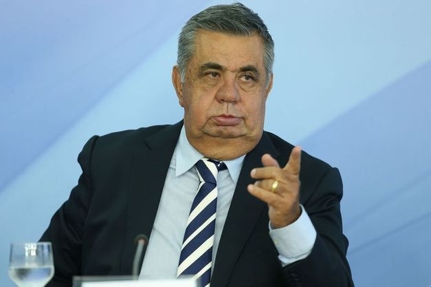 Lava Jato: PF cumpre mandado de prisão contra filho de Picciani e empresários de ônibus