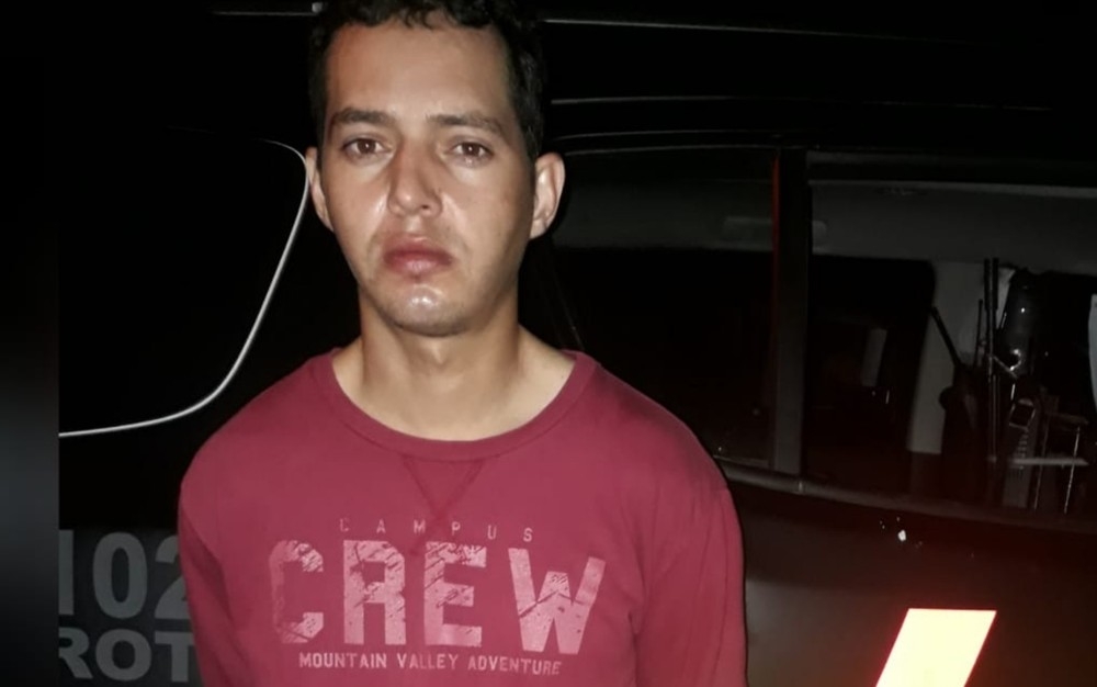 Homem é assassinado e sobrinha baleada em carro, em Goiânia