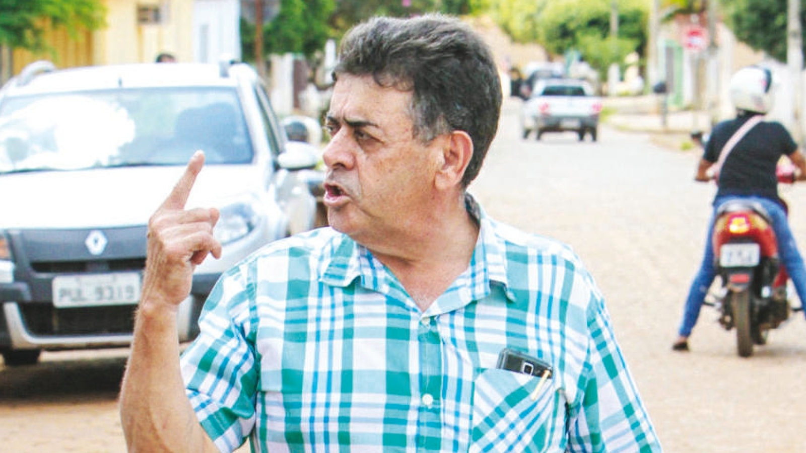 Prefeito de Guapó é preso e autuado  por porte irregular de arma de fogo