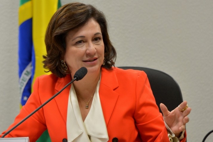 Três ministros do PMDB preferem ficar com Dilma Rousseff