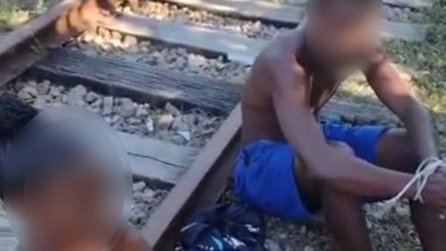 Mulher e adolescente são espancados após assaltarem casal de idosos
