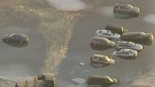 Lago congelado usado como estacionamento derrete e carros afundam