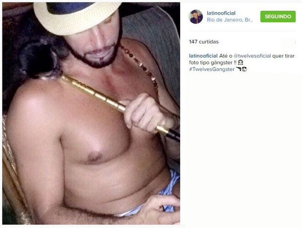 Ibama diz que irá responsabilizar Latino por foto do macaco Twelves “fumando”