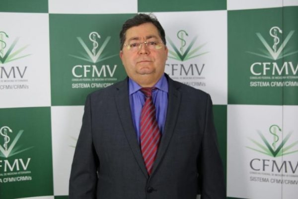Governo exonera diretor da Saúde envolvido em suposto esquema de compra de vacina