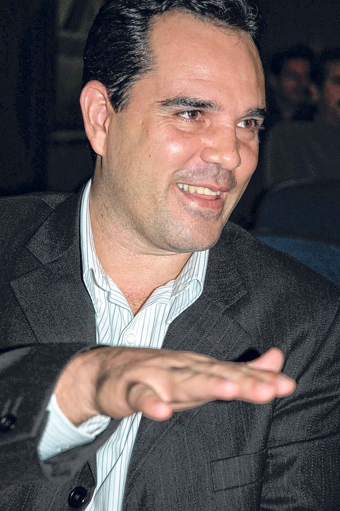 Justiça condena Leonardo Veloso por ofensas a Marconi