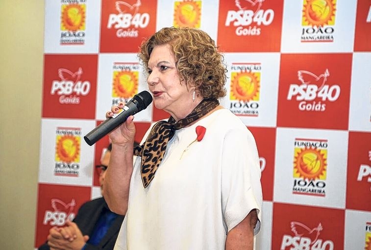 Lúcia Vânia comemora aprovação