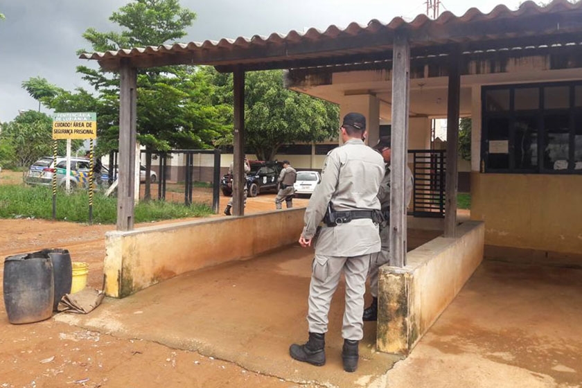 Polícia continua as buscas por dez presos que fugiram de presídio de Luziânia
