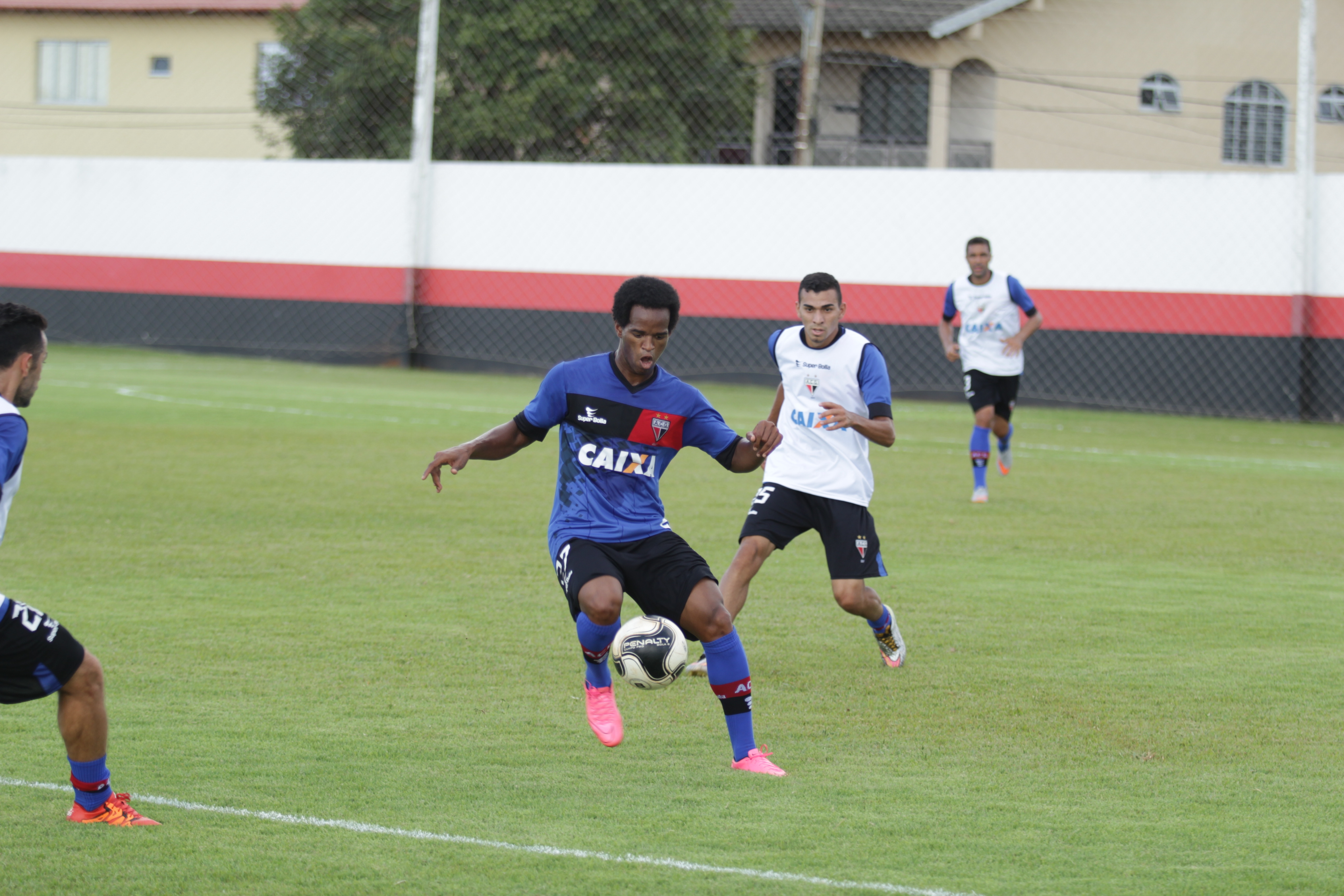 Jogadores sentem na véspera do clássico