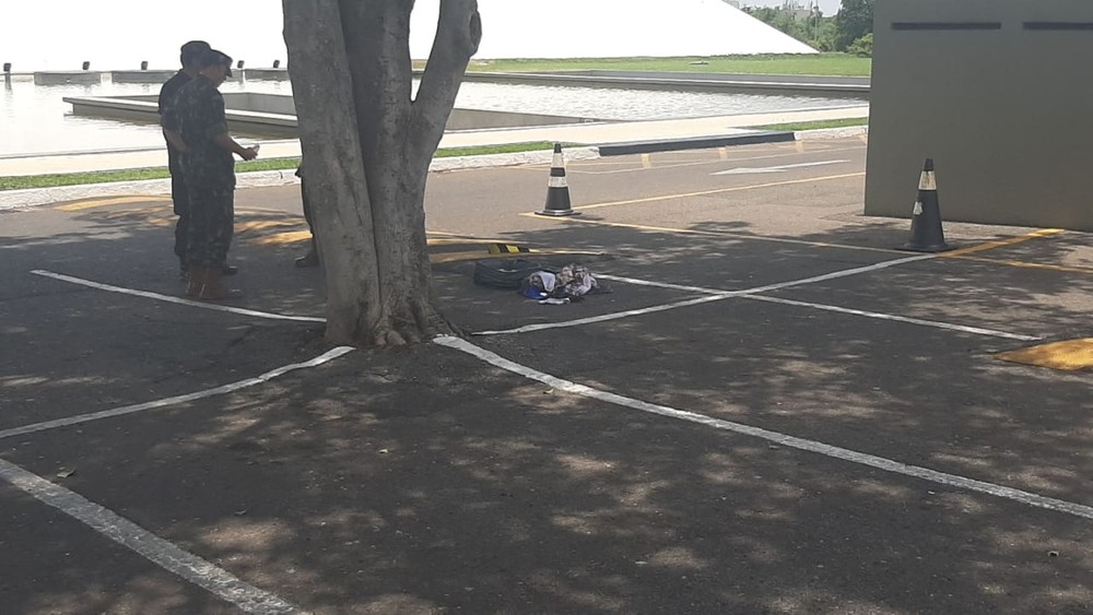 Mala abandonada mobiliza policias em Brasília
