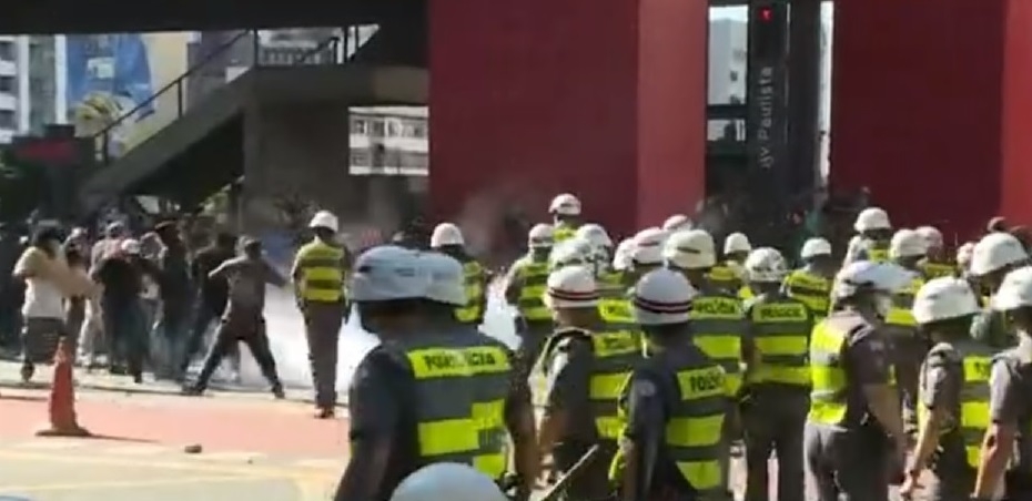 PM acusa manifestantes contra governo de terem atirado pedras antes