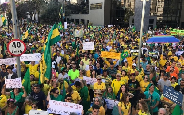 Ato a favor de Bolsonaro e ministro Sérgio Moro reuniu 2 mil pessoas em Goiânia