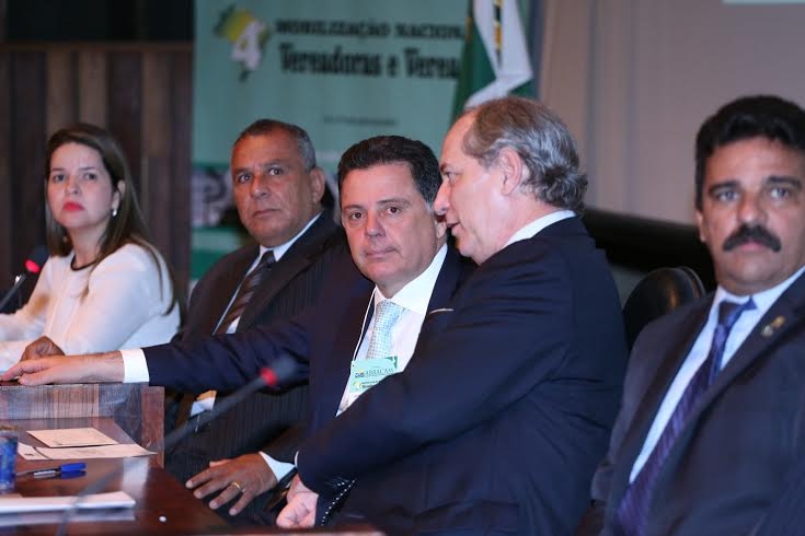 Marconi diz a vereadores reunidos em  Brasília que o momento é de superação