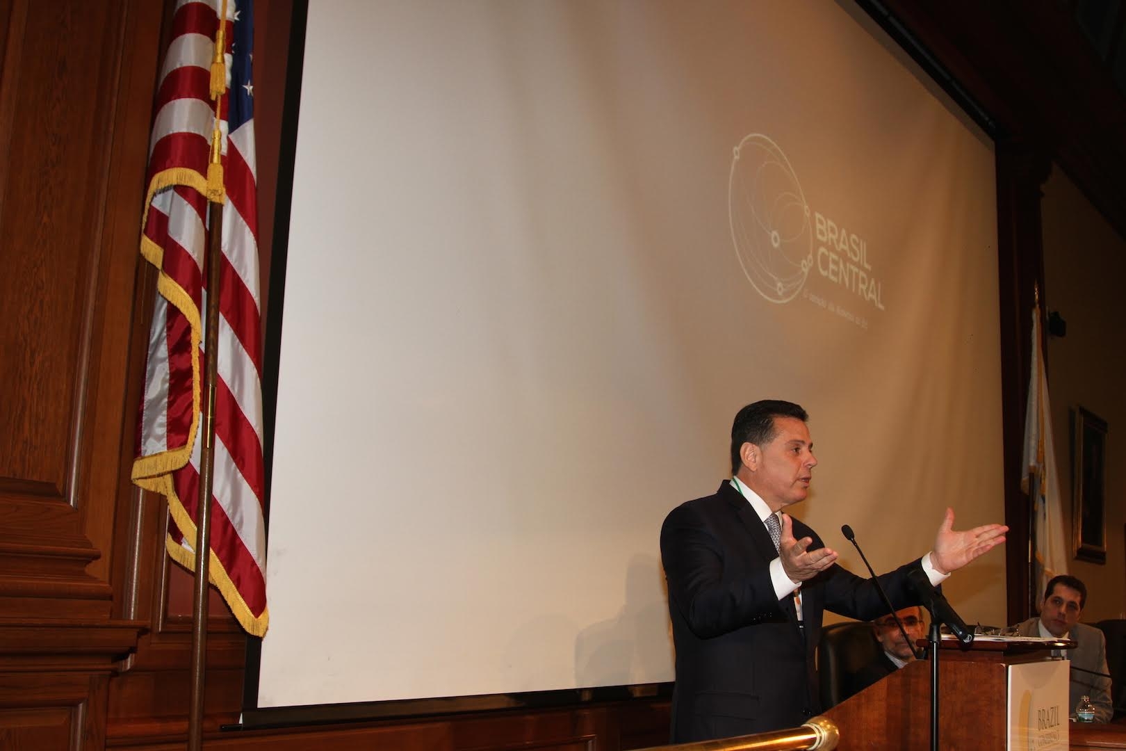 "Brasil precisa de um líder que aponte o caminho", diz Marconi em Harvard