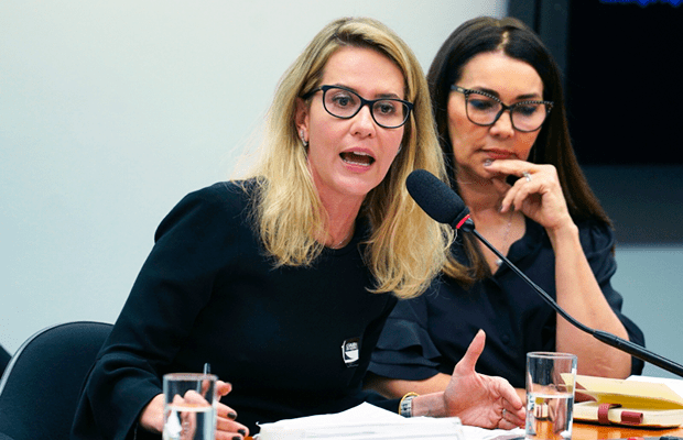 Bolsonaro nomeia advogada apoiada por evangélicos como juíza substituta no TSE
