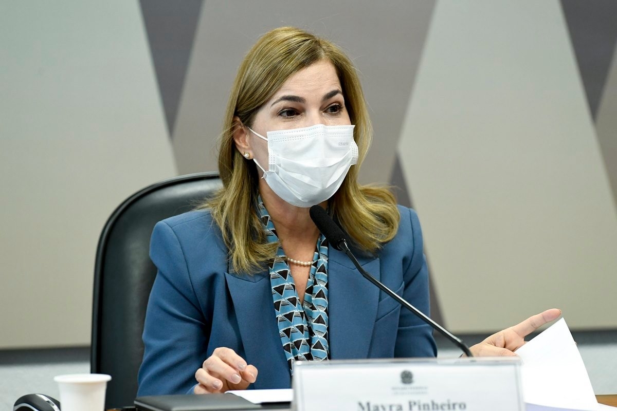Ao pedir afastamento, Aziz diz que Mayra Pinheiro é responsável por mortes no AM
