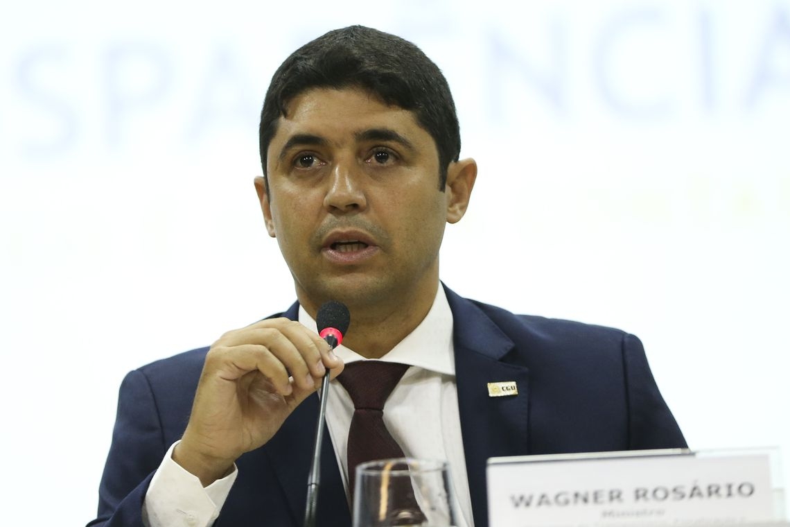 Bolsonaro anuncia permanência de Wagner Rosário na CGU