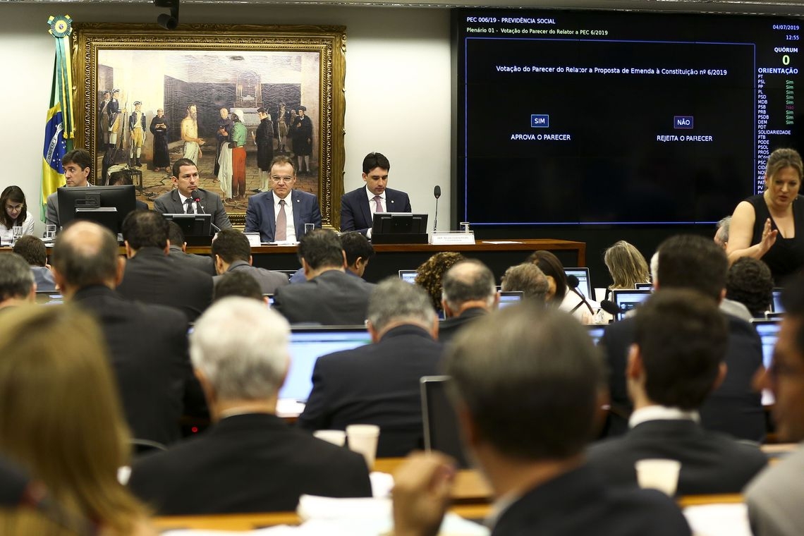 Comissão aprova parecer do relator da reforma da Previdência