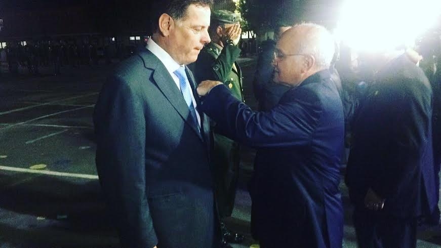 Marconi recebe Medalha Tiradentes, a mais alta honraria da PM do Amazonas