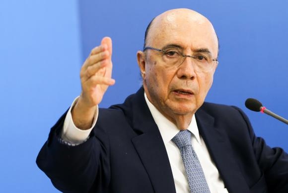 Ser candidato é até interessante, afirma Meirelles