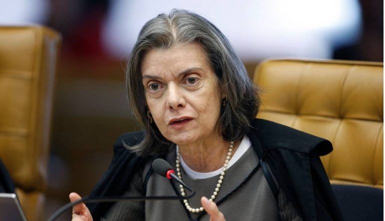 Cármen Lúcia deve suspender indulto de Natal