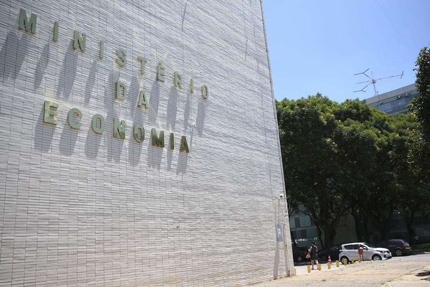 Ministério da Economia permite que empresa problemática reforme prédio do Mdic sem fazer contrato