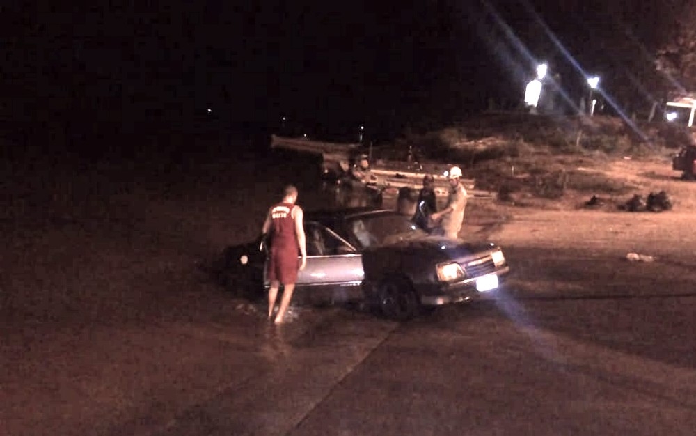Carro de pescador cai no Rio Araguaia em Aruanã