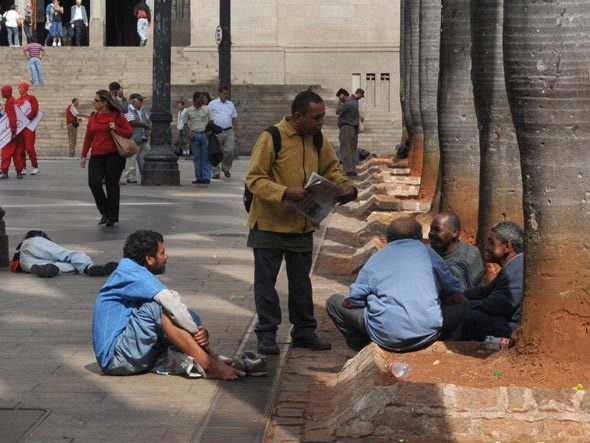 Deputados aprovam PL que reserva vagas de trabalho para moradores de rua