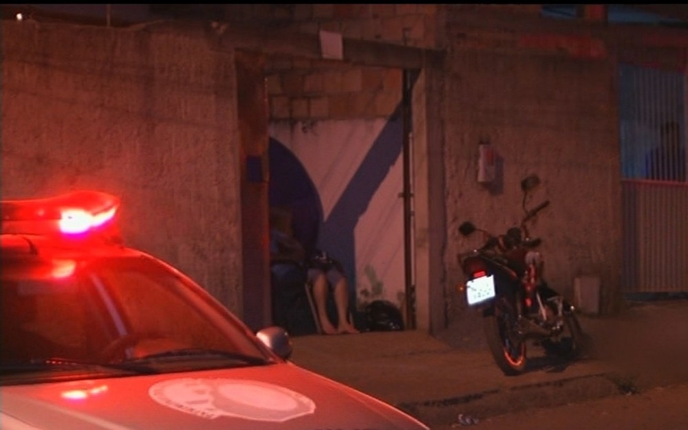 Homem é assassinado enquanto se despedia de amiga, em Goiás