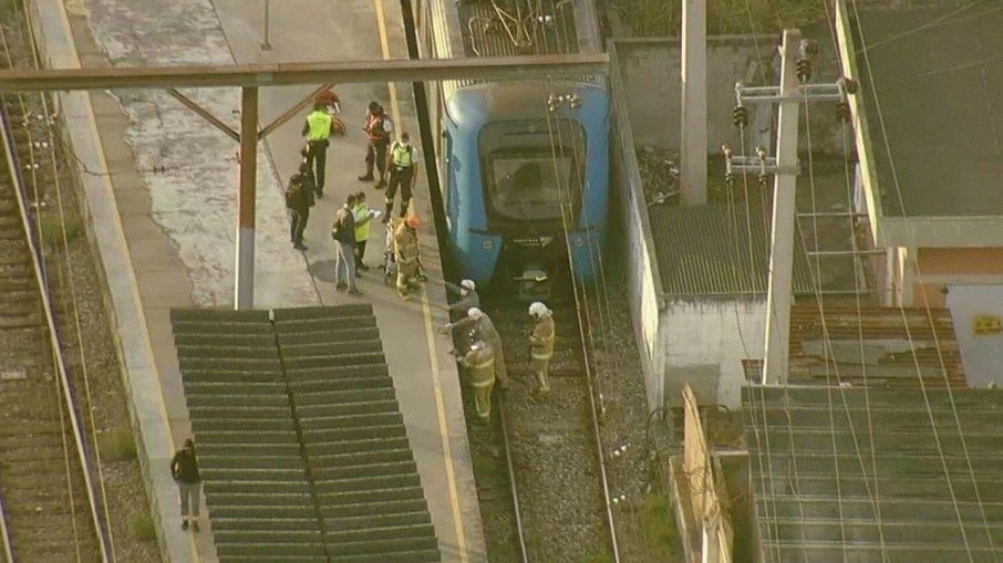 Homem morre após cair entre trem e plataforma da estação da Supervia no RJ