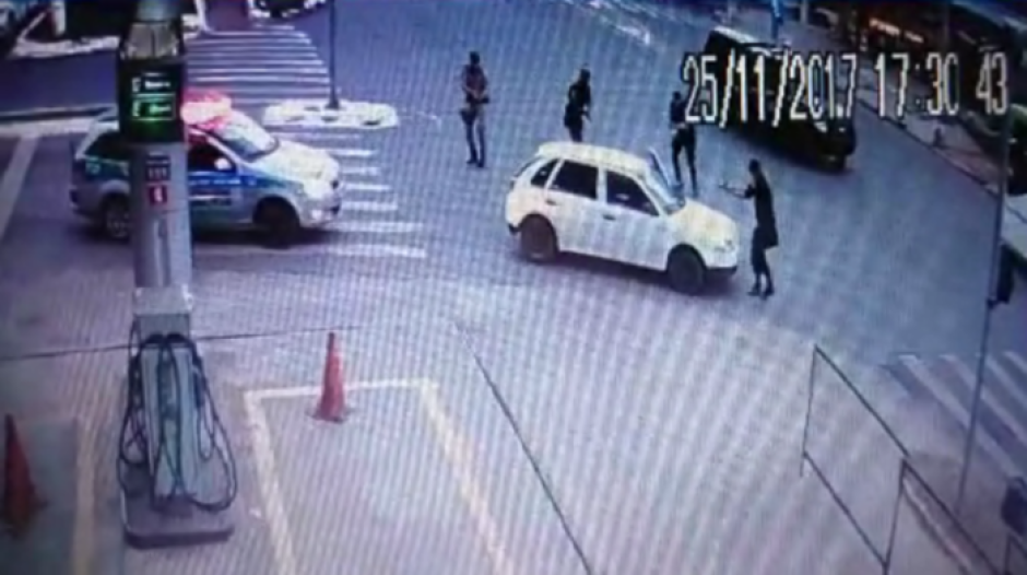 Ministério Público e Polícia Militar pedem a prisão dos policiais que atiraram contra carro roubado com refém