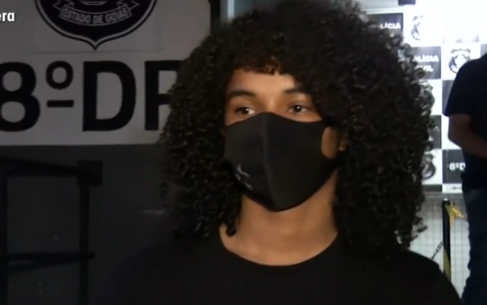 Músico é impedido de se apresentar em igreja devido ao cabelo black power