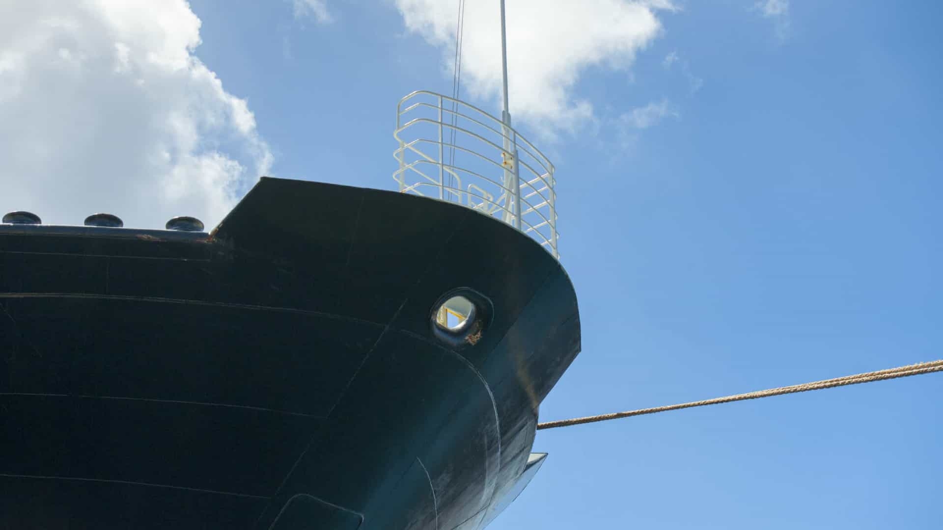 Emirados Árabes: navio de petróleo sofre sequestro, mas incidente já terminou