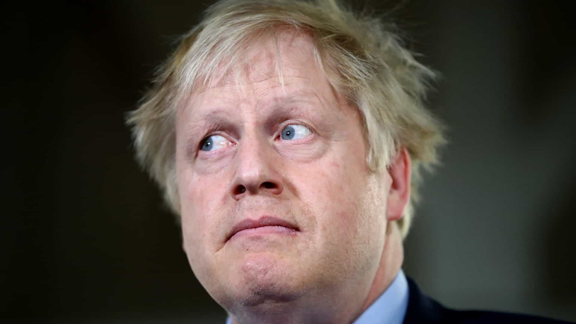 Vacinação fará economia andar, mas não será obrigatória, diz Boris Johnson
