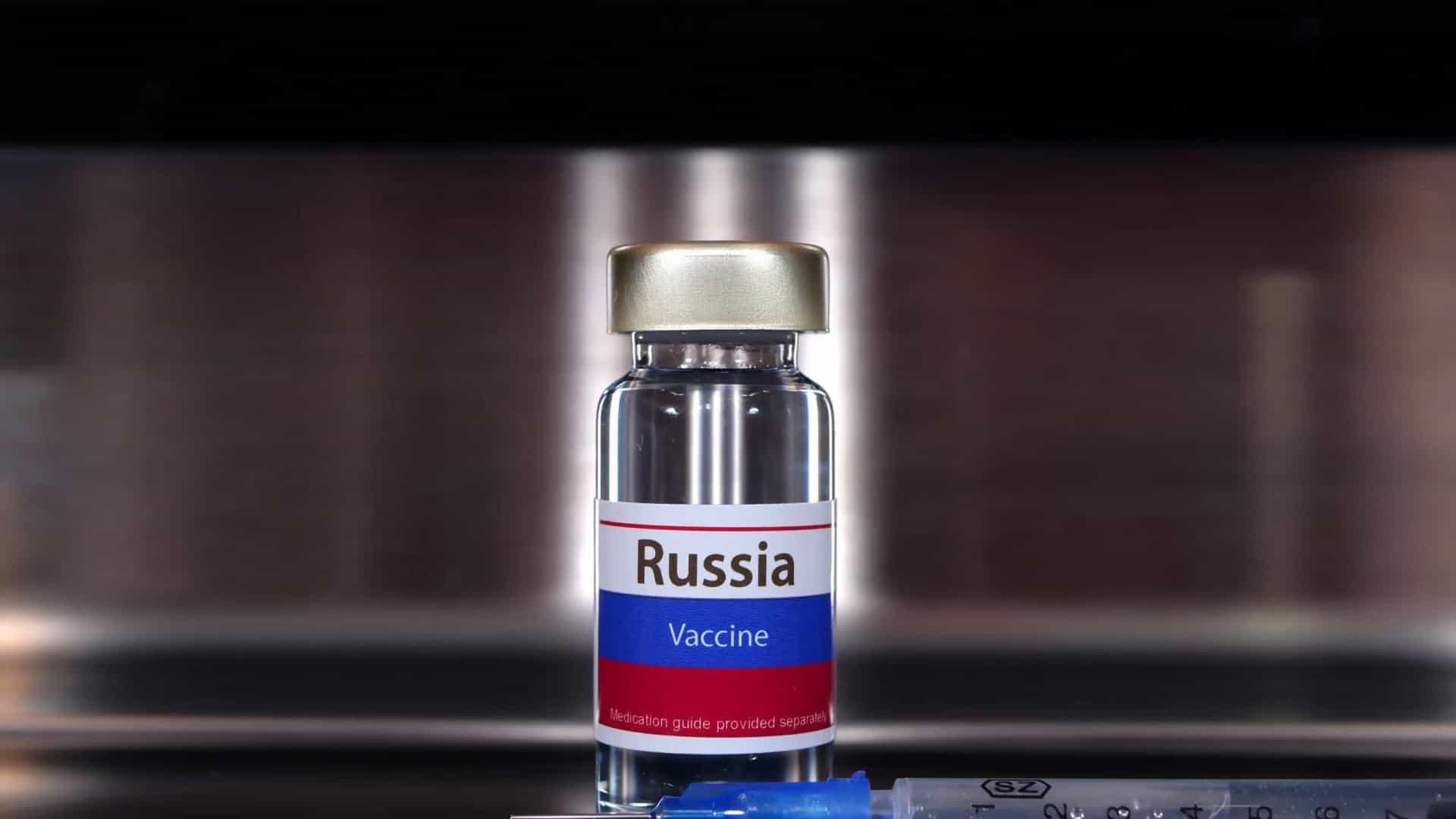 Putin diz que Rússia é o 1º país a registrar vacina contra a covid-19