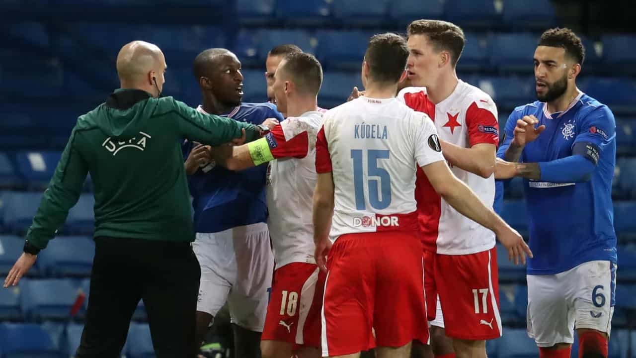 Uefa anuncia suspensão de jogador de time checo por 10 jogos por caso de racismo