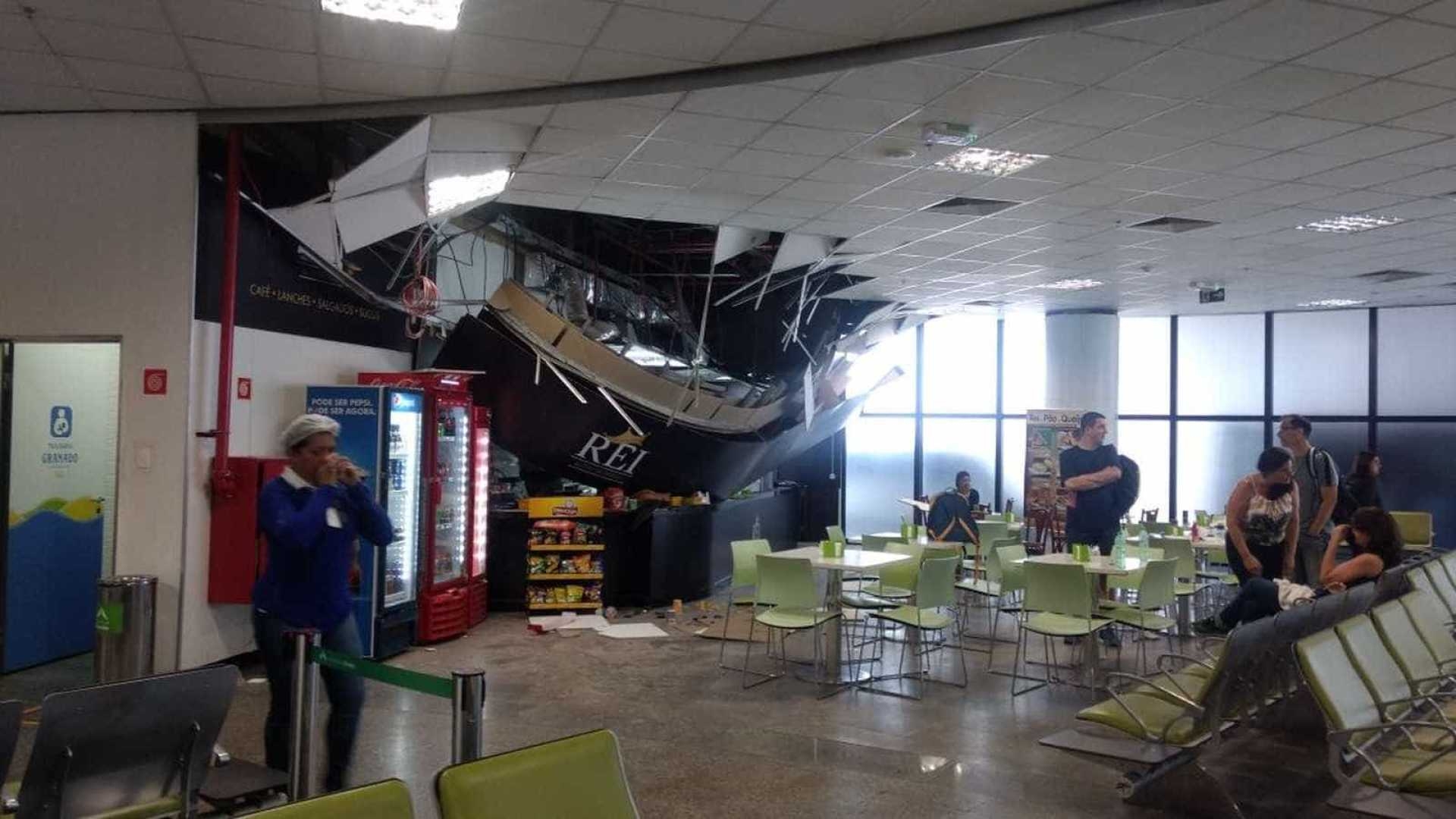 Teto do Aeroporto de Brasília desaba e uma pessoa fica ferida