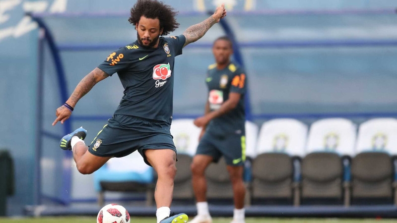 Marcelo treina e deverá entrar em campo contra a Bélgica