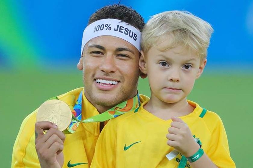 Neymar é condenado a pagar médico por parto do filho