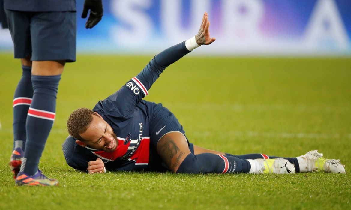 Neymar volta à França e inicia corrida para reforçar o PSG contra o Real Madrid