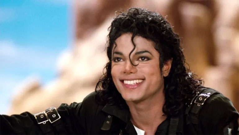 Formulário preenchido por Michael Jackson será vendido por mais de R$ 400 mil