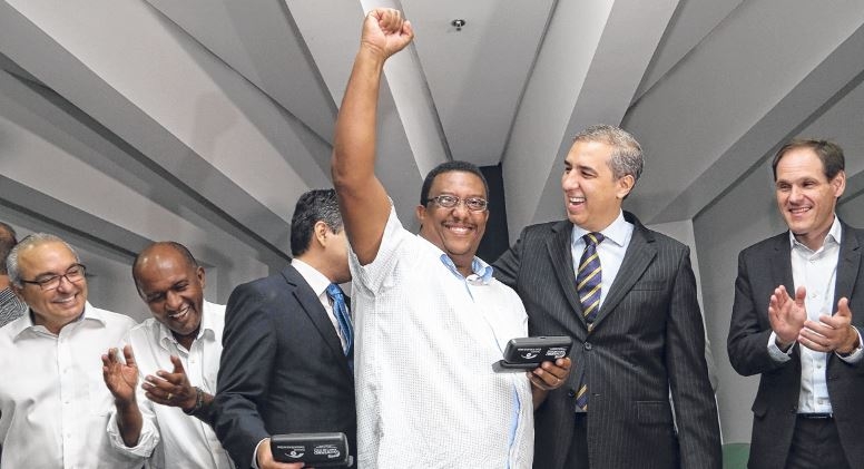 Governo entrega 8 mil óculos à população